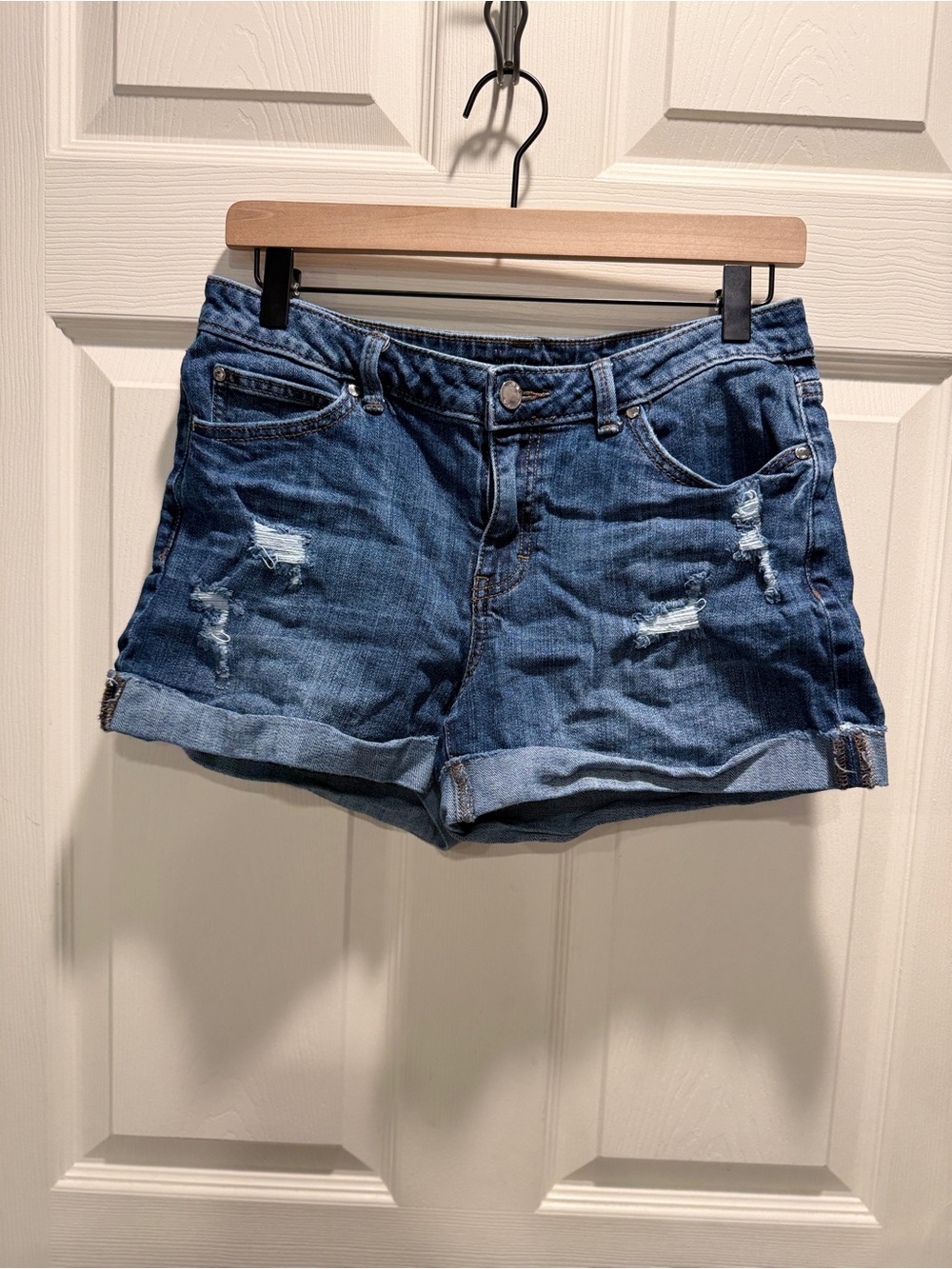 Jennifer Lopez Distressed Denim Shorts Size 8 Cuffed Stretch Blue Jean - Picture 2 of 9